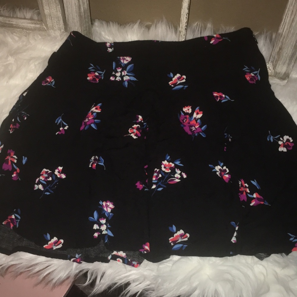 Mini skirt - Picture 2 of 2